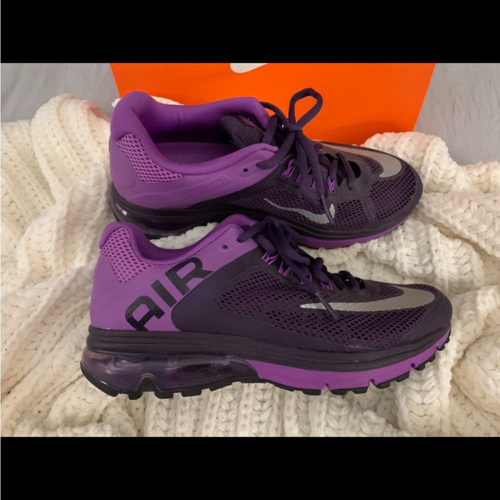 BRAND NEW! Women’s Nike size 7